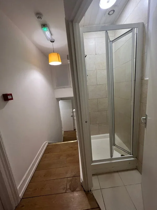 Room Claremont Road in Greater London