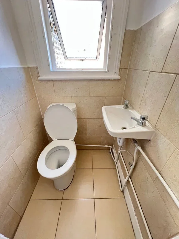 Room Claremont Road in Greater London