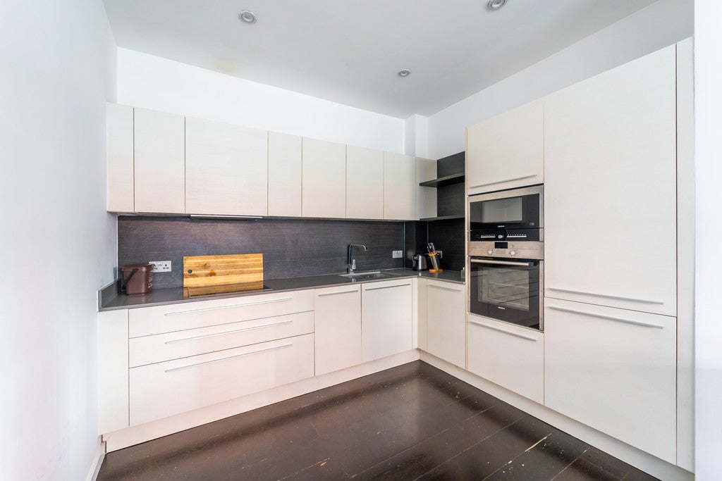 Flat Offord Road in Greater London