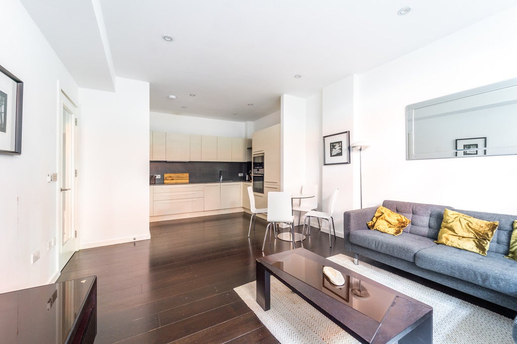 Flat Offord Road in Greater London