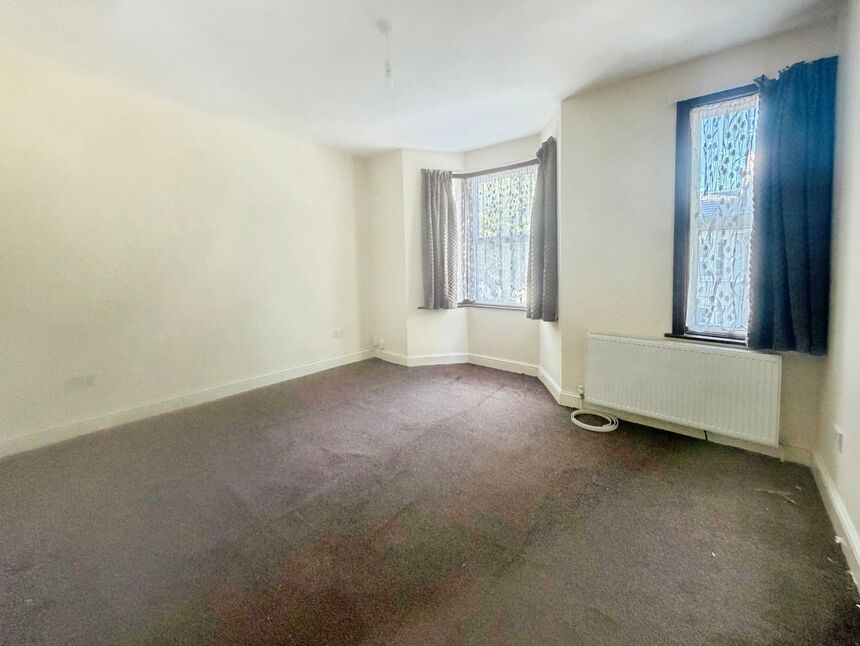 House Third Avenue in Greater London