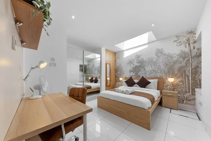 Flat Grosvenor Road in Rushmoor