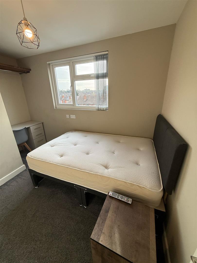 Room Carmelite Road in Coventry