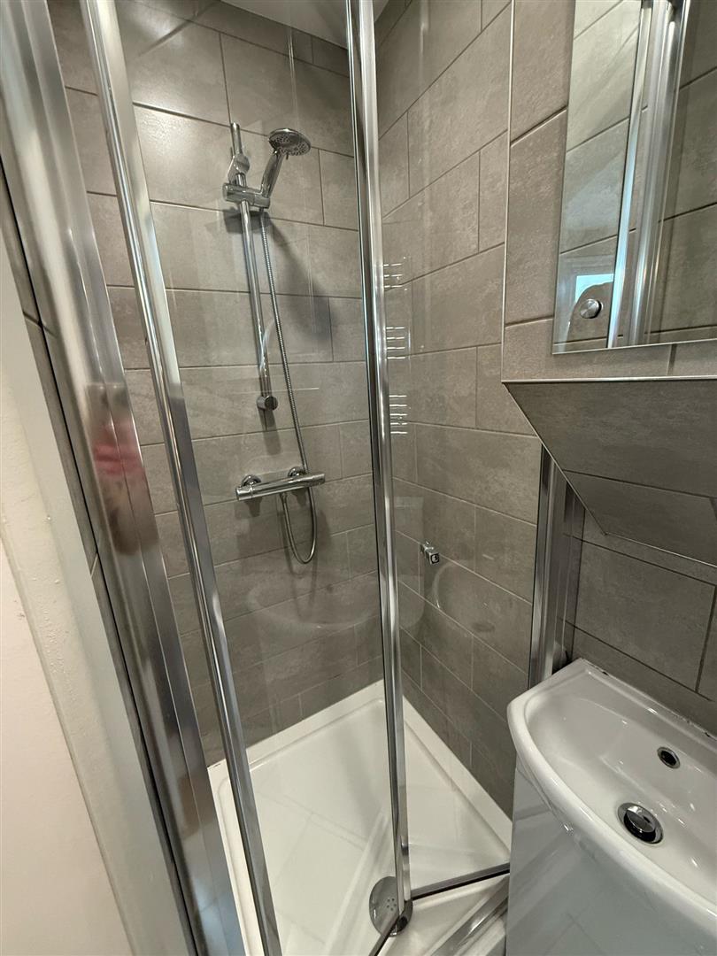 Room Carmelite Road in Coventry