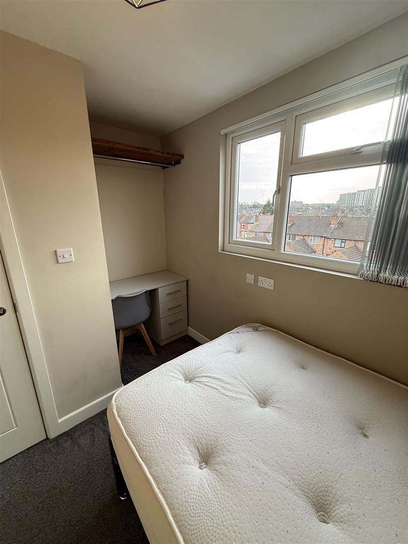 Room Carmelite Road in Coventry