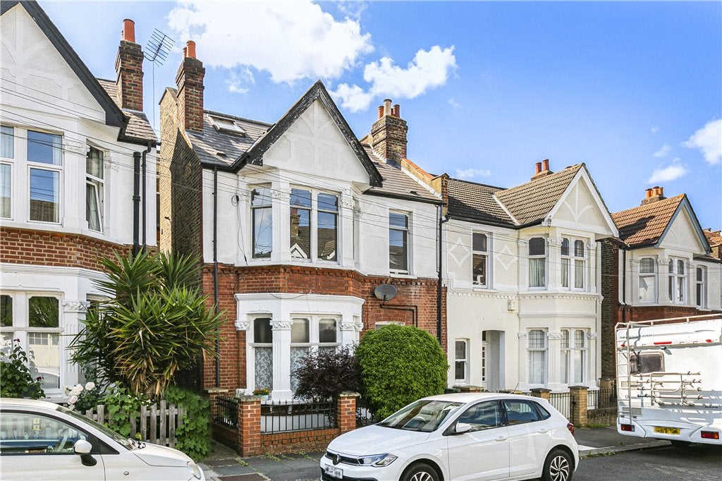Flat Minehead Road in Greater London