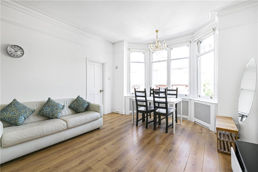Flat Minehead Road in Greater London