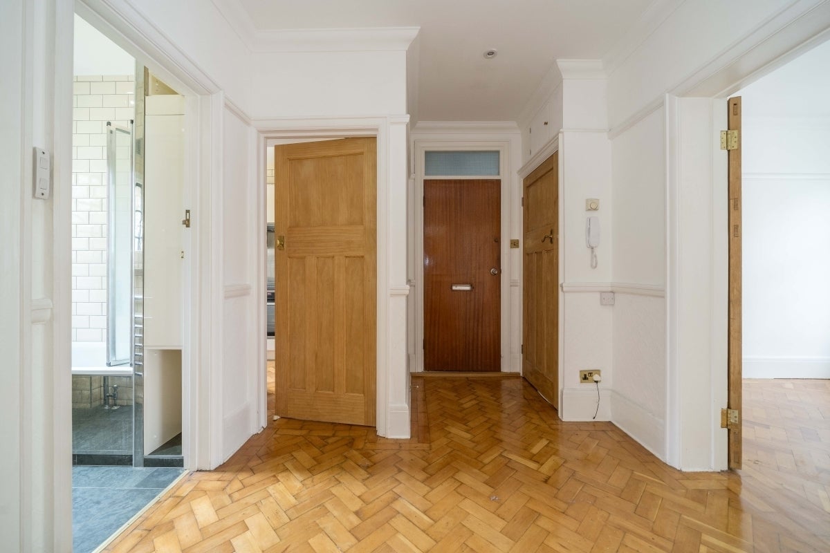 Flat Montpelier Road in Greater London