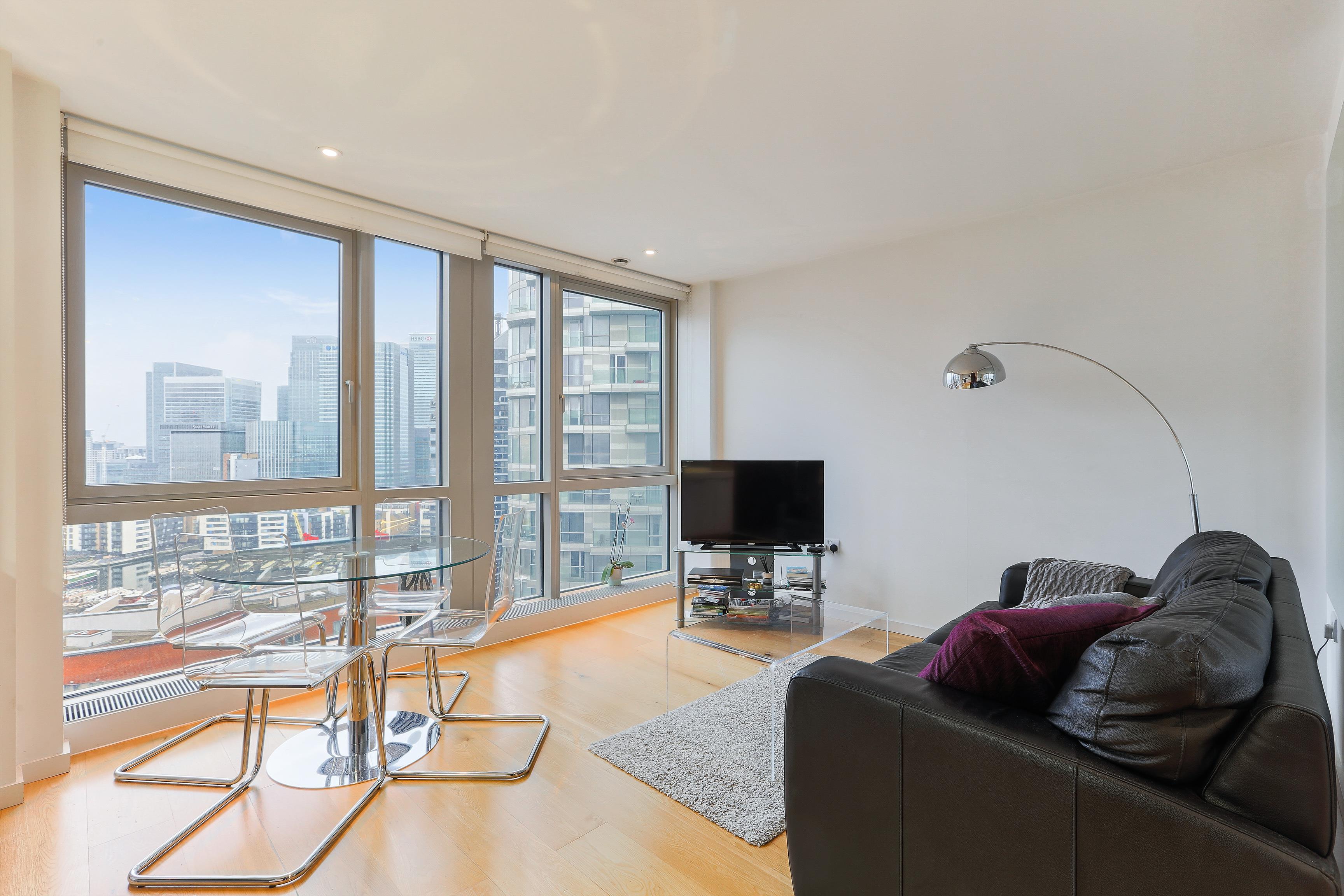 Flat Fairmont Avenue in Greater London