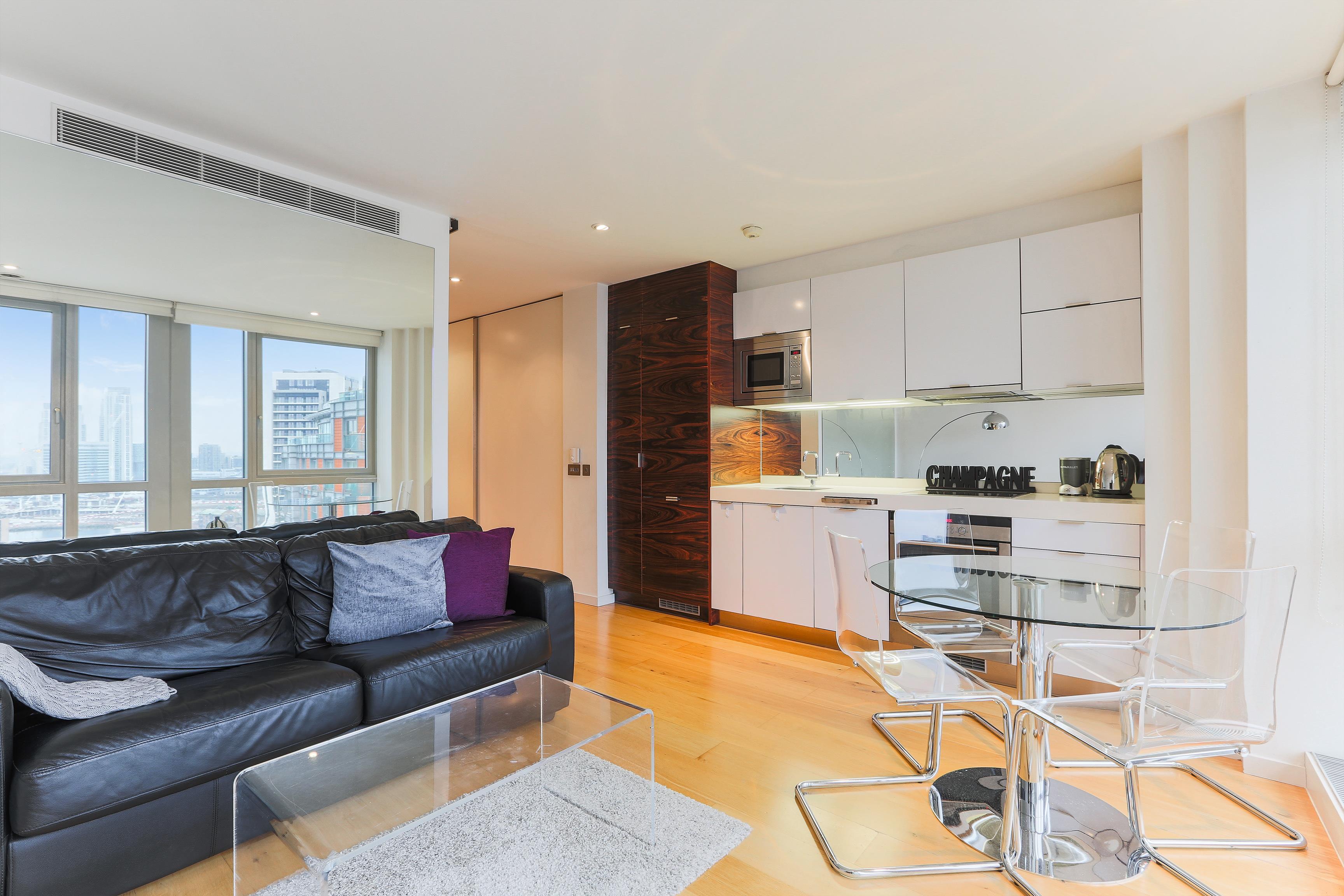 Flat Fairmont Avenue in Greater London