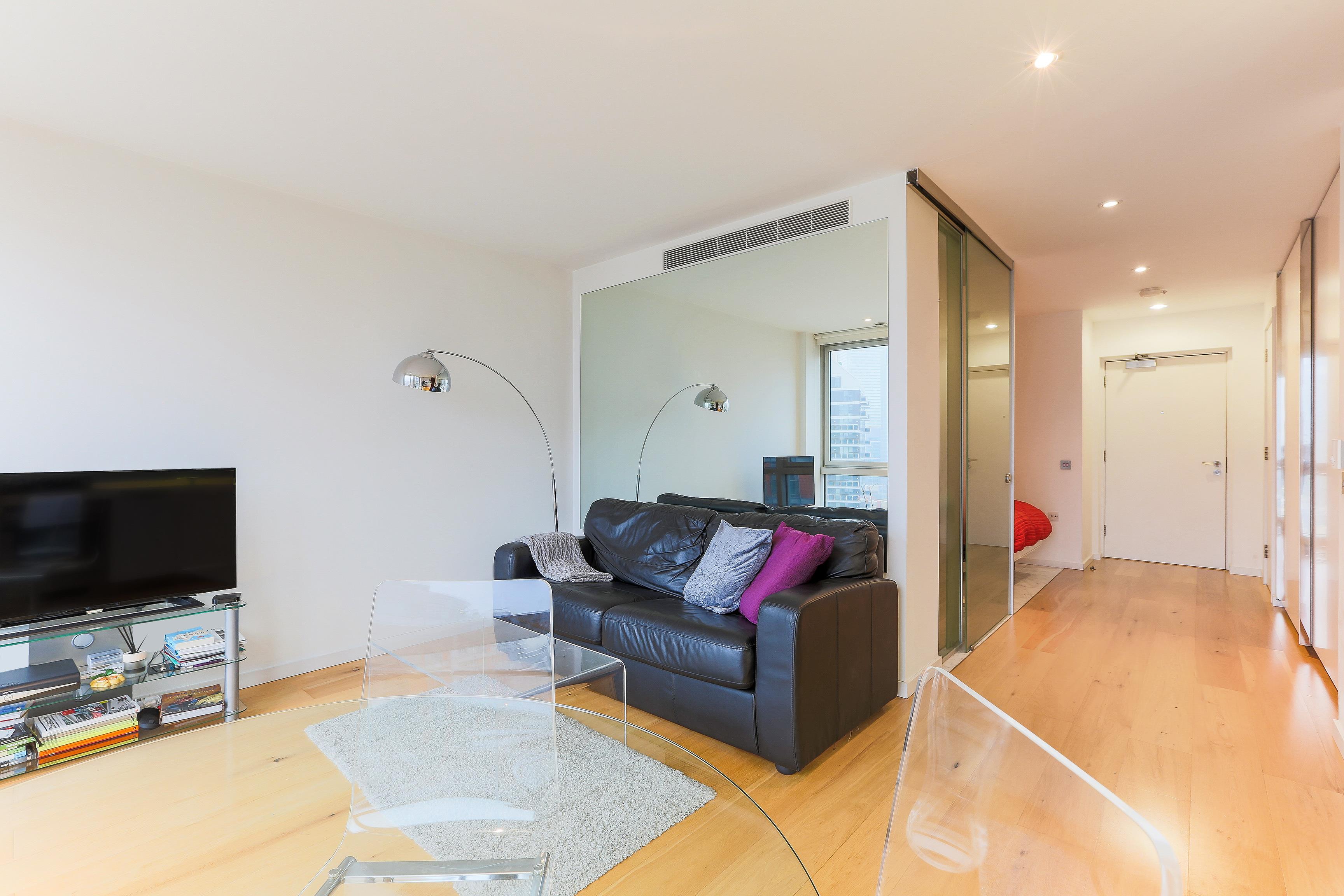 Flat Fairmont Avenue in Greater London