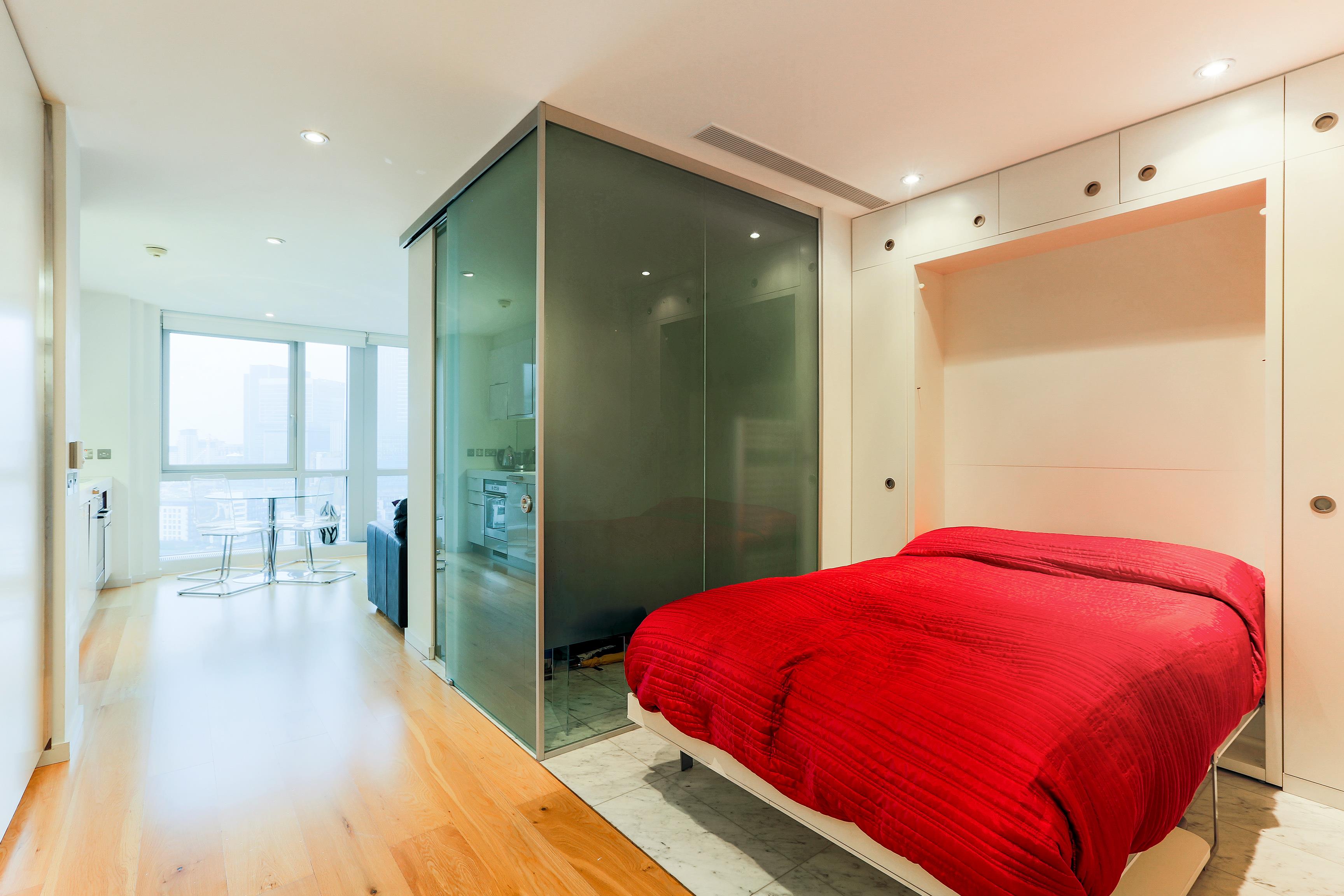 Flat Fairmont Avenue in Greater London