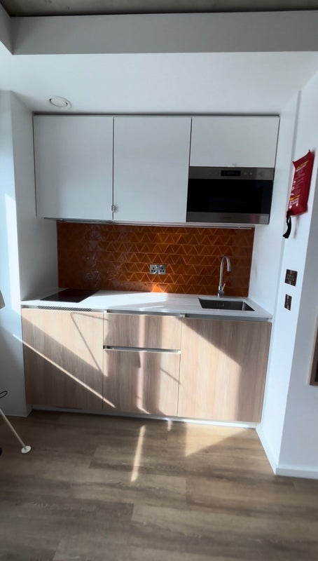 Flat Allegro Walk in Greater London