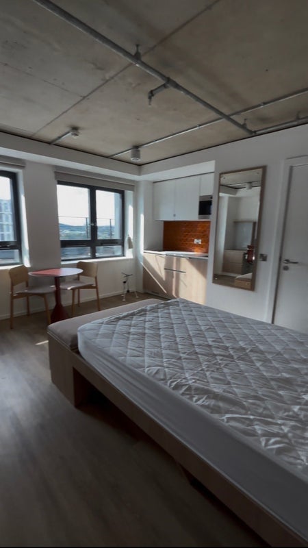 Flat Allegro Walk in Greater London