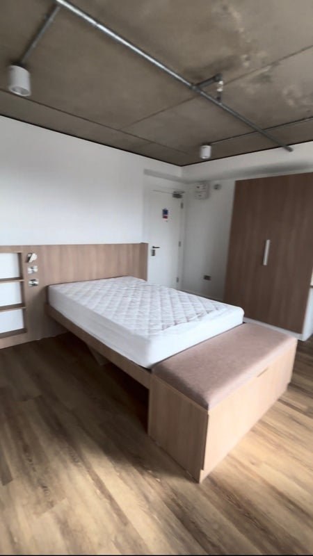 Flat Allegro Walk in Greater London