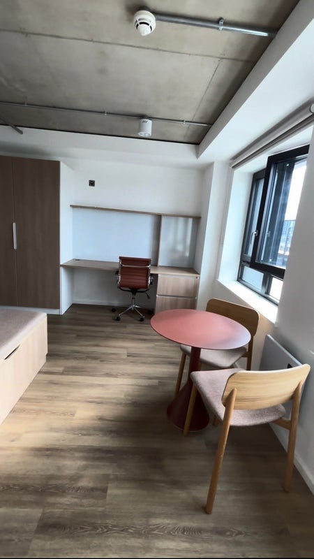 Flat Allegro Walk in Greater London