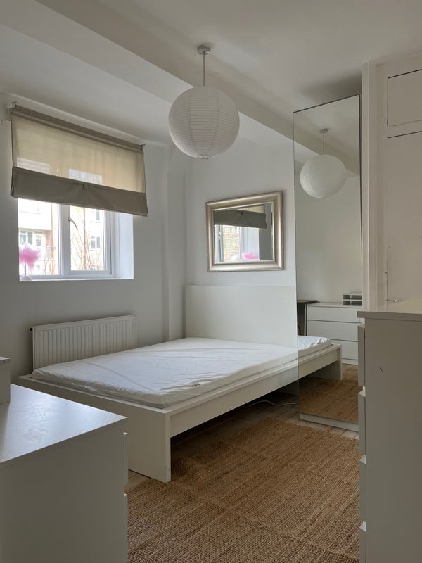 Room Trelawney Estate in Greater London