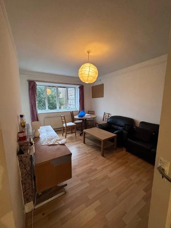 Room Stepney Way in Greater London