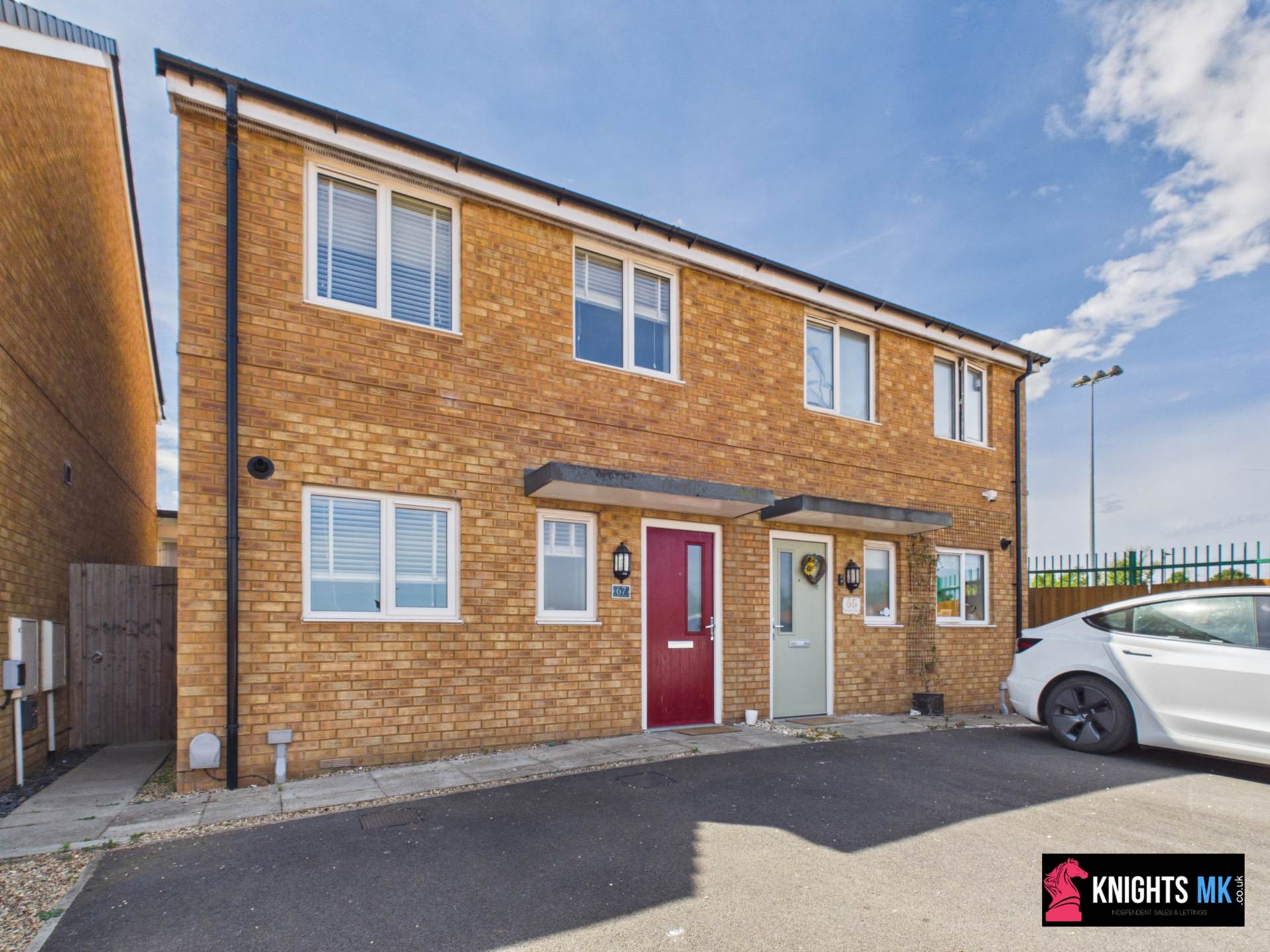 House Oak Wood Drive in Corby