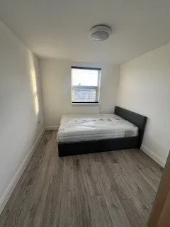 Room Halley Road in Greater London