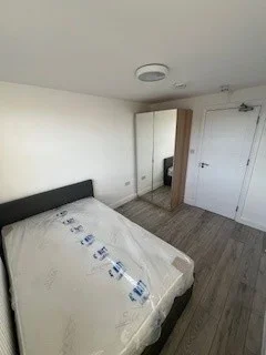 Room Halley Road in Greater London