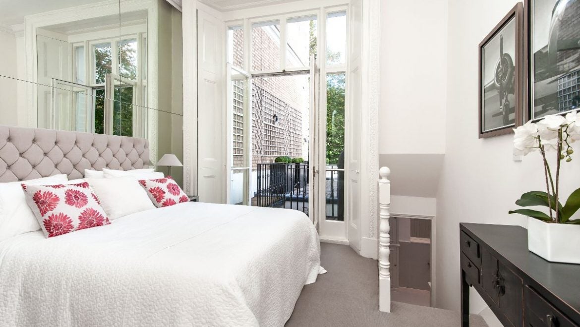 Flat Onslow Gardens in Greater London