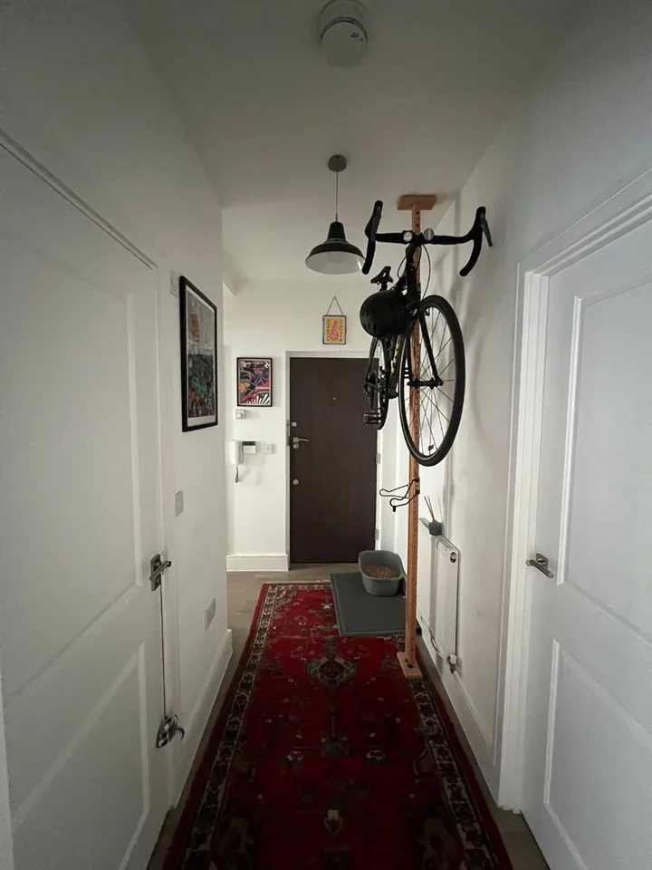 Flat Lawrence Yard in Greater London