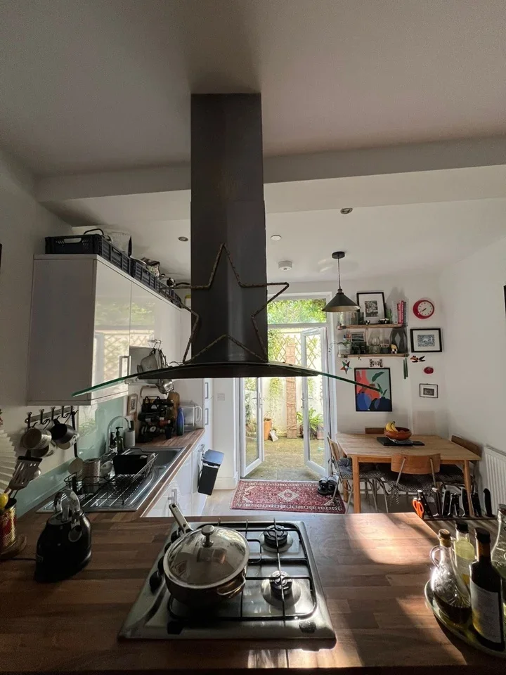 Flat Lawrence Yard in Greater London