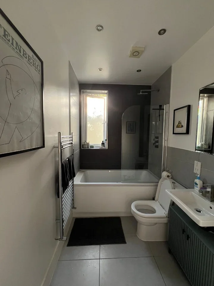 Flat Lawrence Yard in Greater London
