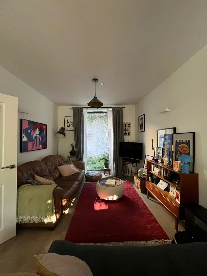 Flat Lawrence Yard in Greater London
