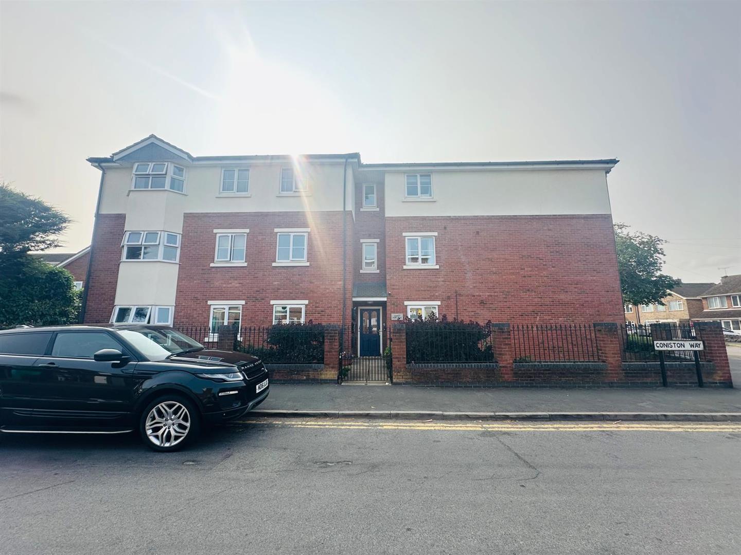 Flat St Nicolas Park Drive in Nuneaton and Bedworth