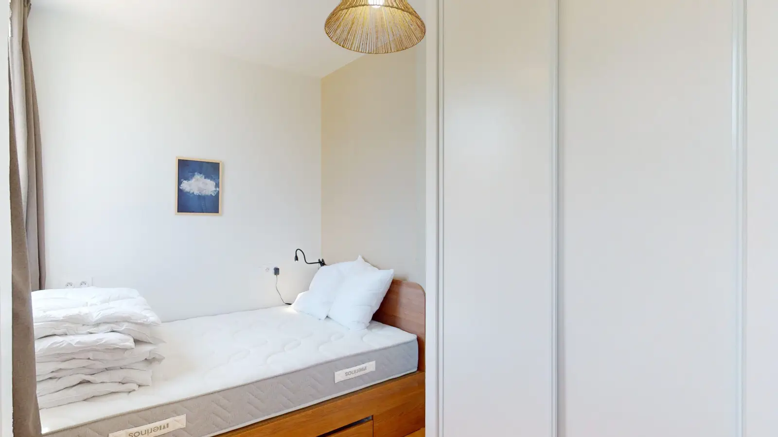 Room Rue de la Liberté in Suresnes