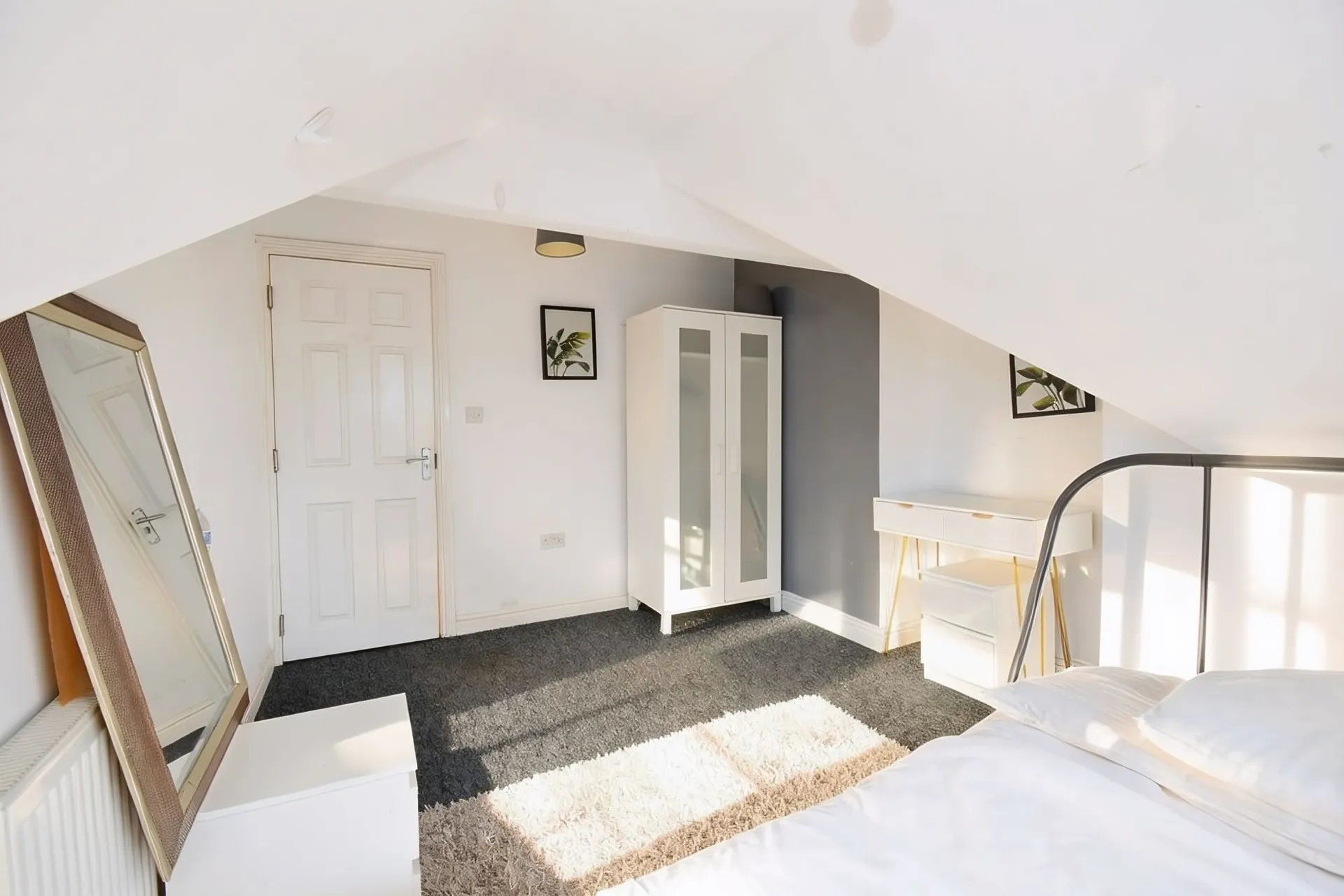 Room Corporation Road in Newport