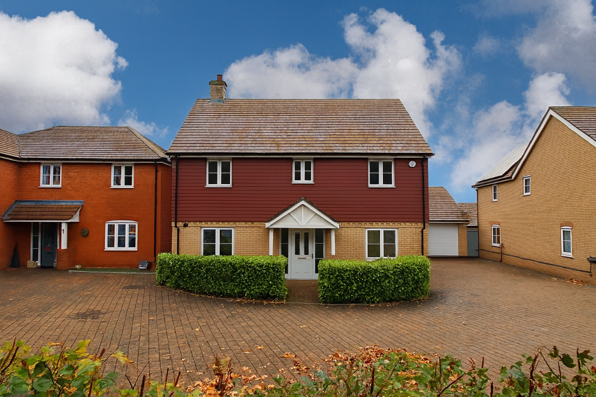 House Hawthorn Close in Maidstone