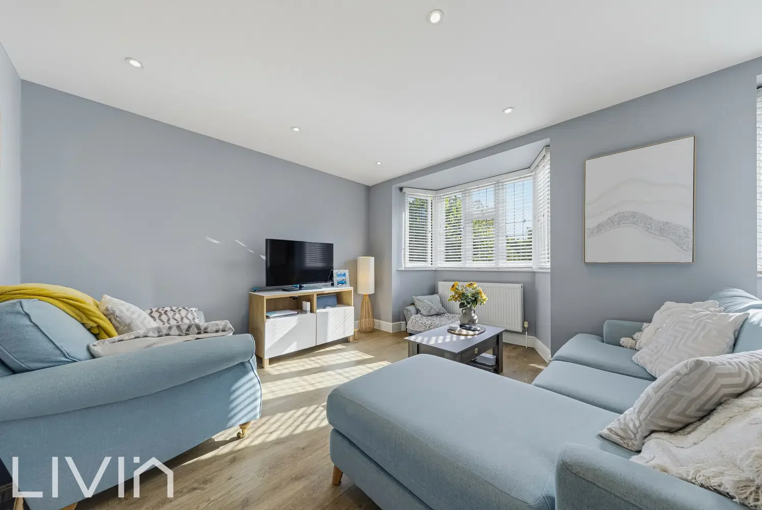 Flat Warham Road in Greater London