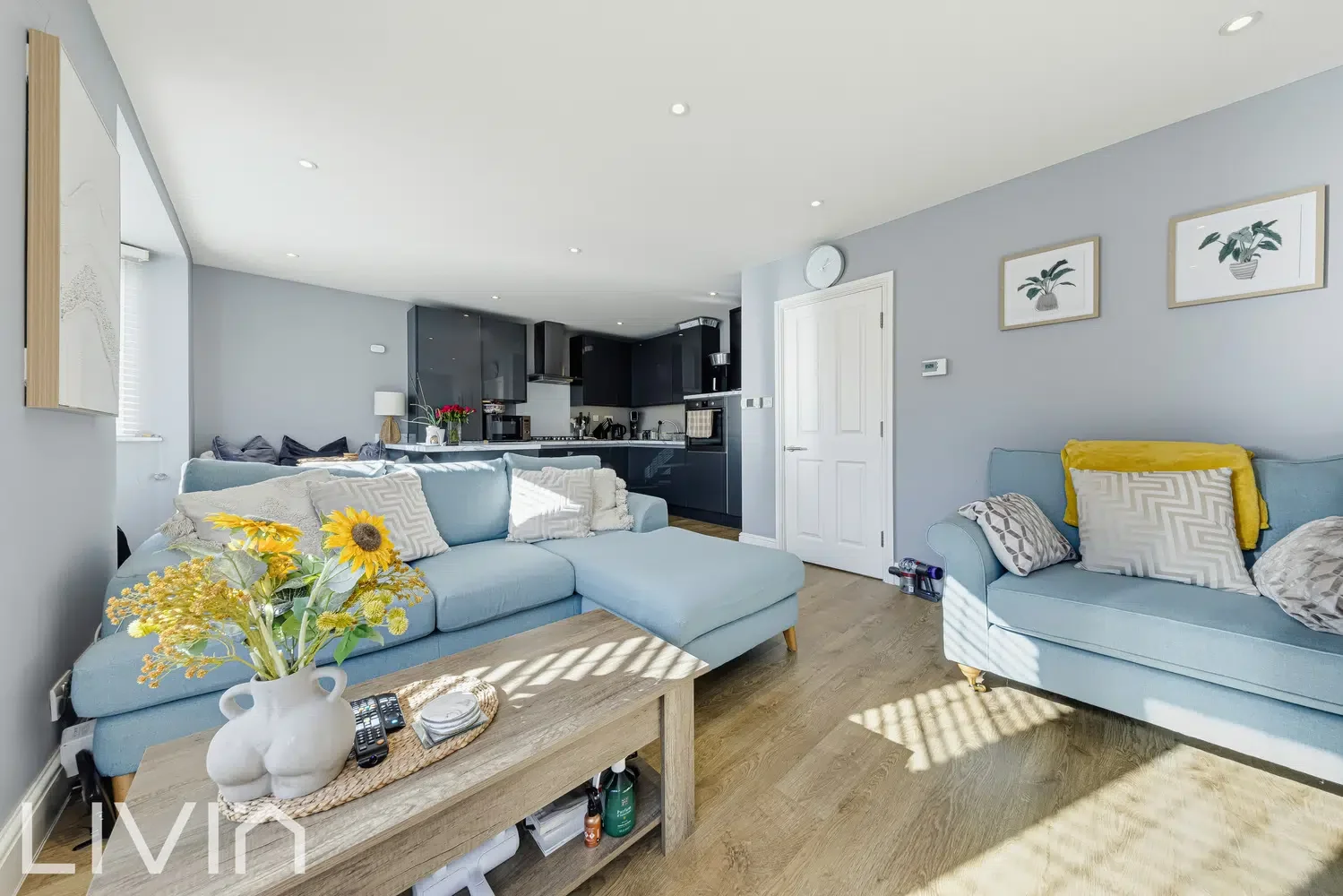 Flat Warham Road in Greater London