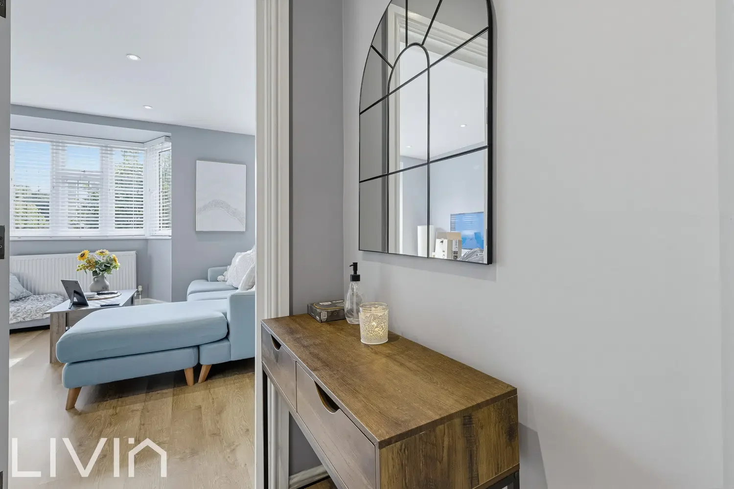 Flat Warham Road in Greater London
