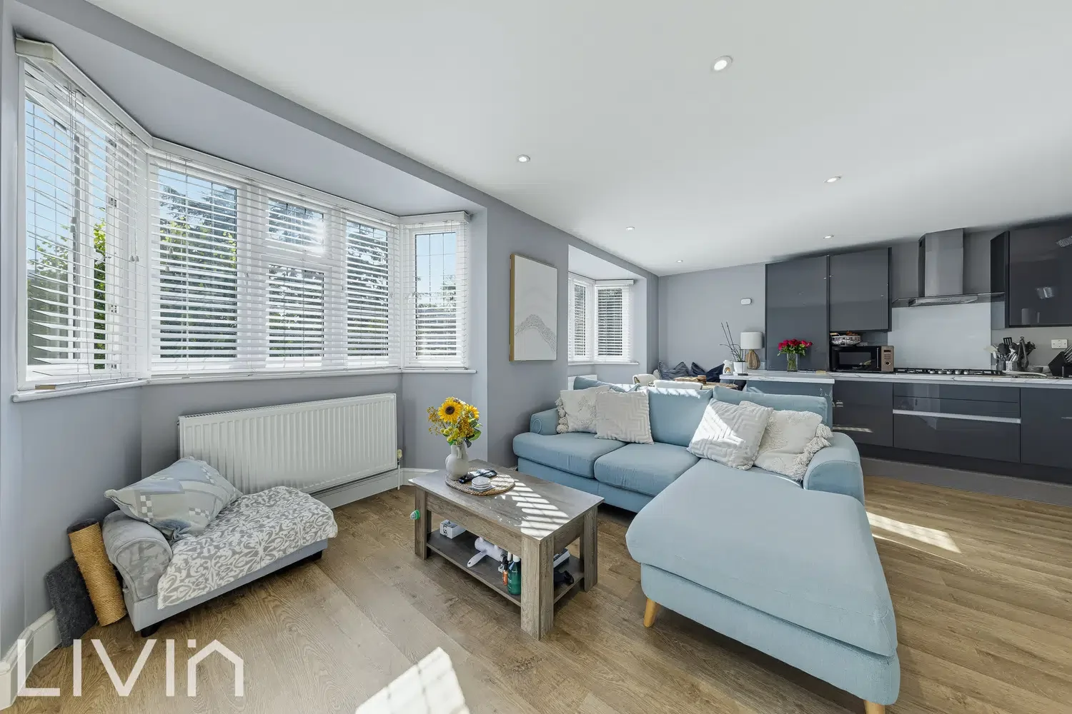 Flat Warham Road in Greater London