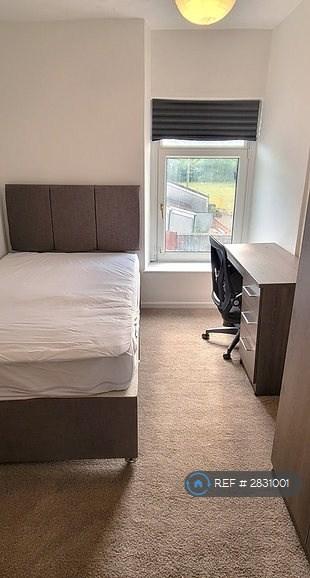 Room Meadow Street in Pontypridd