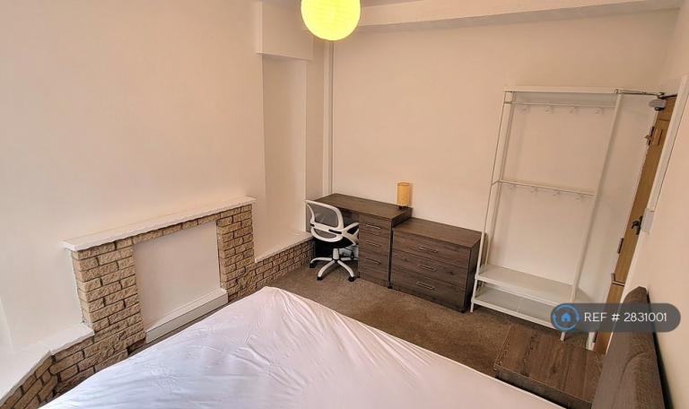 Room Meadow Street in Pontypridd