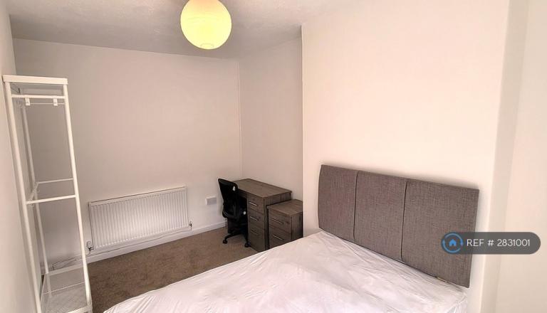 Room Meadow Street in Pontypridd