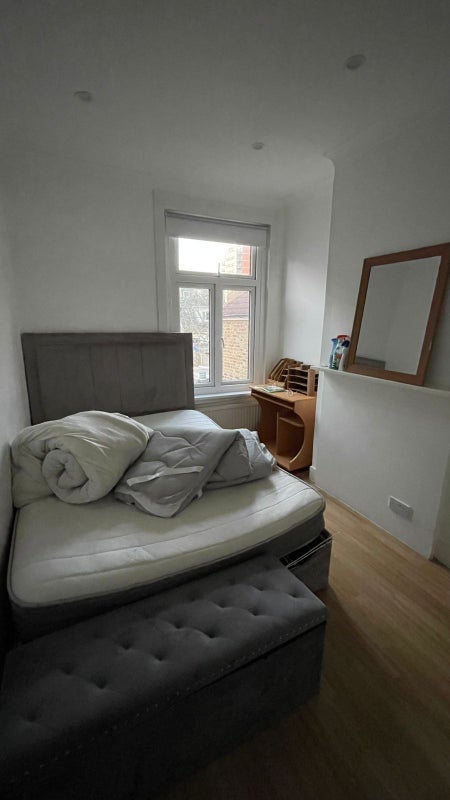 House Manbey Grove in Greater London