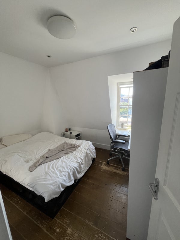 Room Mile End Road in Greater London