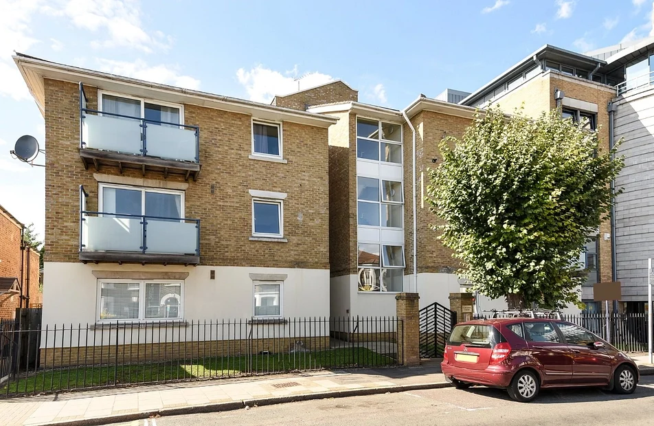 Flat Hartfield Crescent in Greater London
