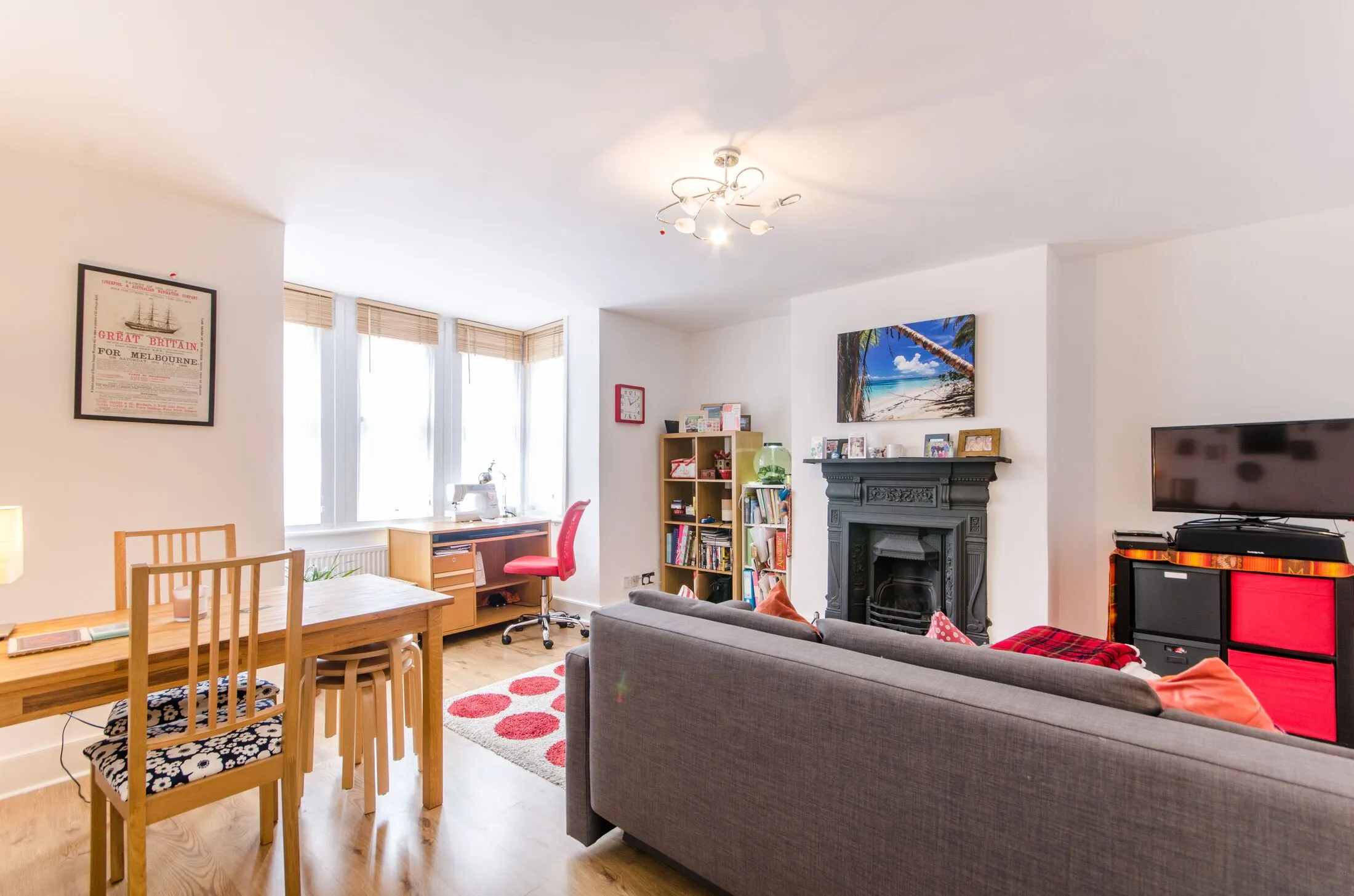 Flat Victoria Road in Greater London