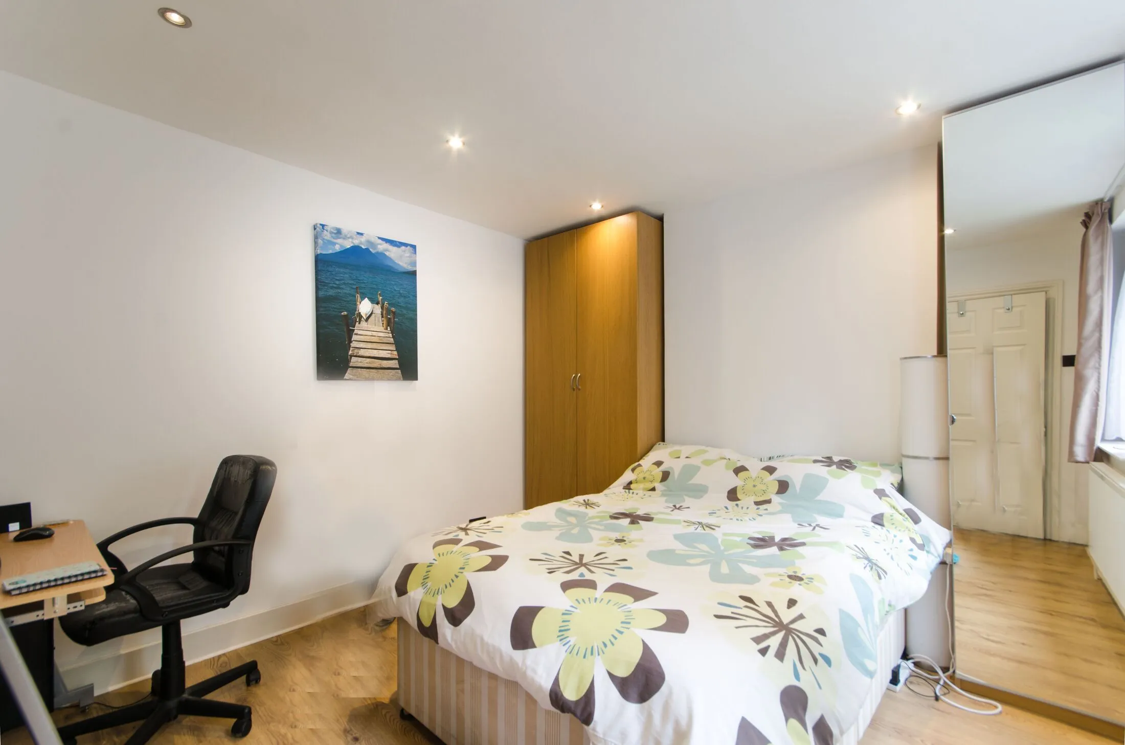 Flat Victoria Road in Greater London