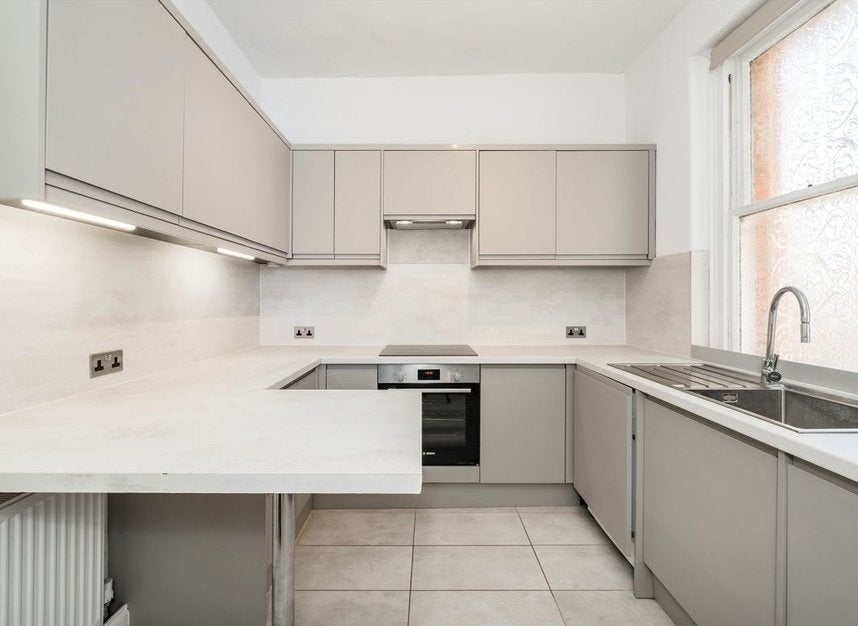 Flat Lauderdale Road in City of Westminster
