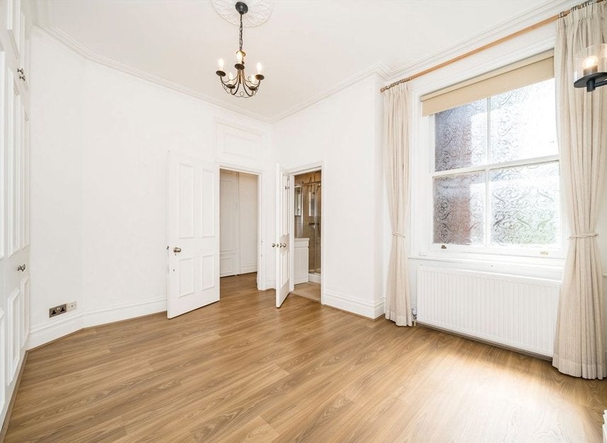 Flat Lauderdale Road in City of Westminster