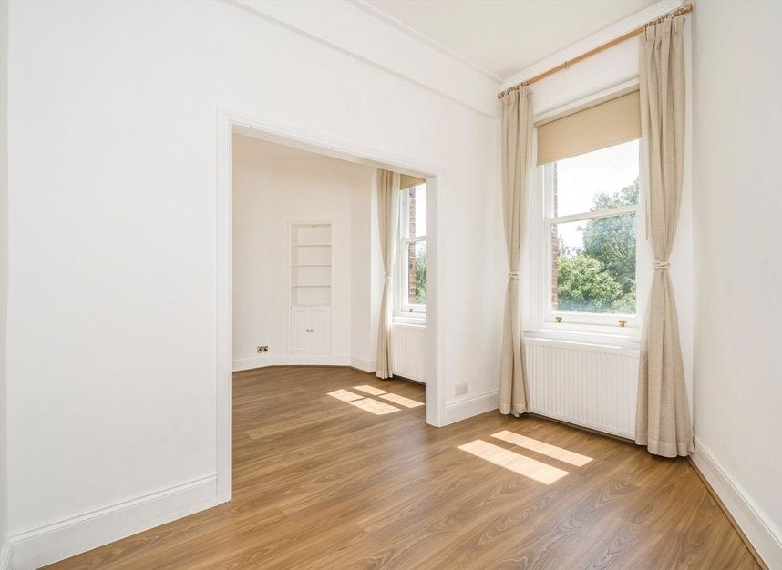 Flat Lauderdale Road in City of Westminster