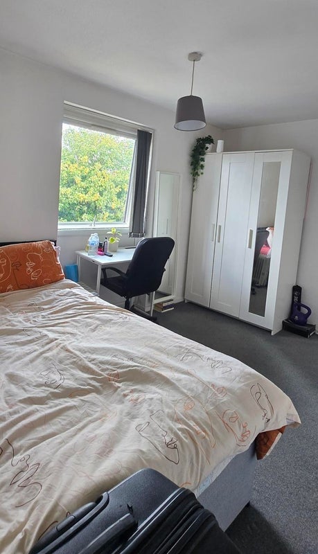 Flat Aylesbury Close in Greater London